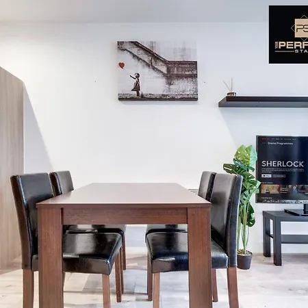 Mercury Centre Netflix Dedicated Workspace By Your Perfect Short Lets