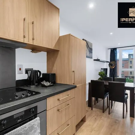 Mercury Centre Netflix Dedicated Workspace By Your Perfect Short Lets Apartamento Birmingam