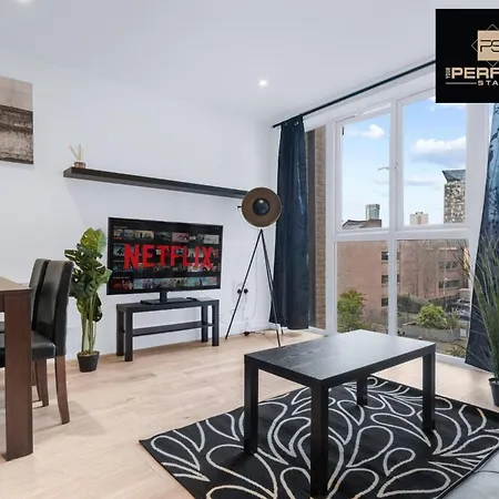 Mercury Centre Netflix Dedicated Workspace By Your Perfect Short Lets Daire Birmingham