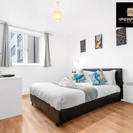 Mercury Centre Netflix Dedicated Workspace By Your Perfect Short Lets *