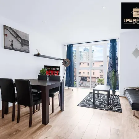 Mercury Centre Netflix Dedicated Workspace By Your Perfect Short Lets Daire