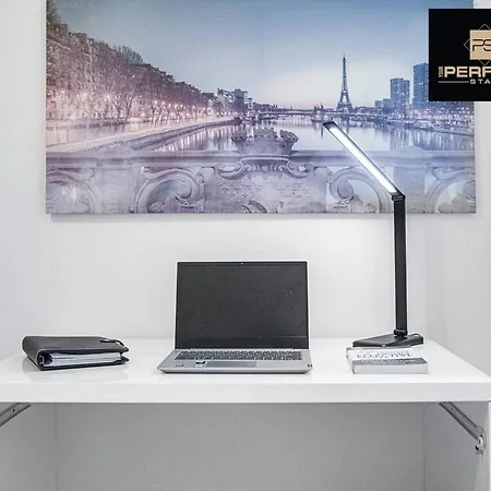 Mercury Centre Netflix Dedicated Workspace By Your Perfect Short Lets Daire Birmingham