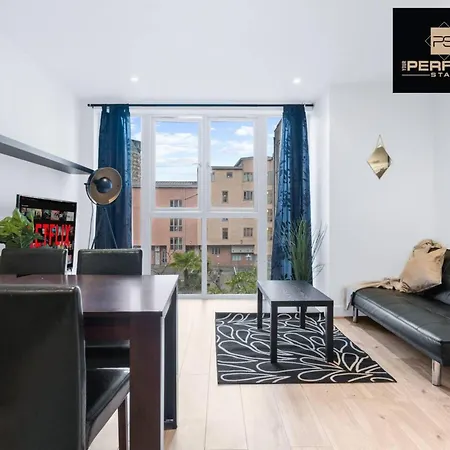 Mercury Centre Netflix Dedicated Workspace By Your Perfect Short Lets Apartamento Birmingam