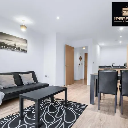 Mercury Centre Netflix Dedicated Workspace By Your Perfect Short Lets * Birmingham
